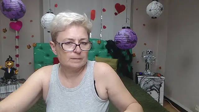 Snapshot of EmiliaGree chatting on October 31, 6:09 pm EmiliaGree online show from October 31, 6:09 pm