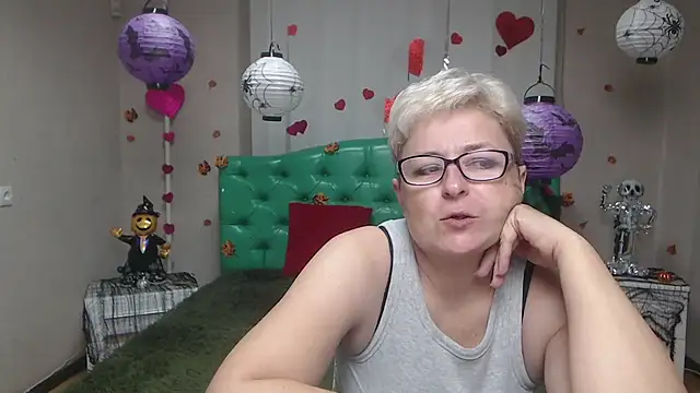 Snapshot of EmiliaGree chatting on November 1, 6:21 pm EmiliaGree online show from November 1, 6:21 pm