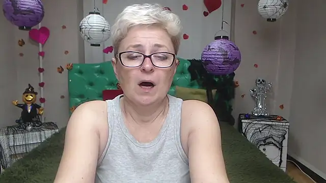 Snapshot of EmiliaGree chatting on November 3, 6:09 pm EmiliaGree online show from November 3, 6:09 pm