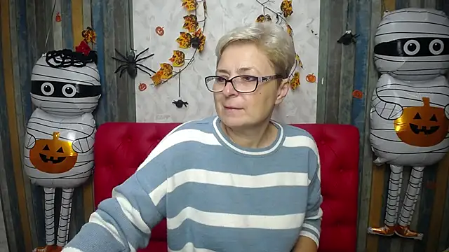 Snapshot of EmiliaGree chatting on November 7, 6:02 am EmiliaGree online show from November 7, 6:02 am