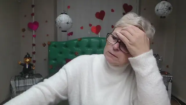 Snapshot of EmiliaGree chatting on November 9, 6:01 am EmiliaGree online show from November 9, 6:01 am