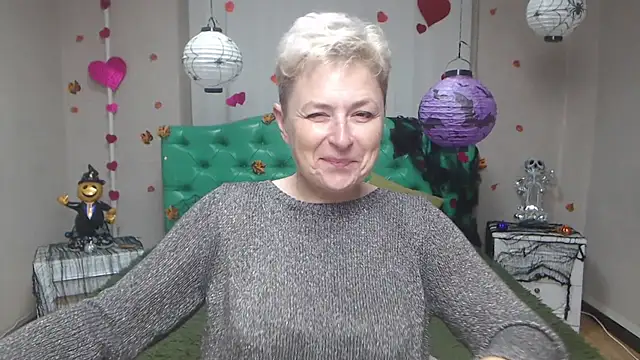 Snapshot of EmiliaGree chatting on November 10, 6:07 pm EmiliaGree online show from November 10, 6:07 pm