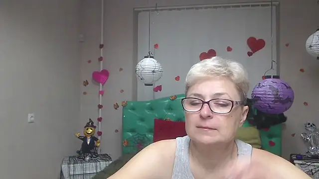 Snapshot of EmiliaGree chatting on November 12, 6:08 pm EmiliaGree online show from November 12, 6:08 pm