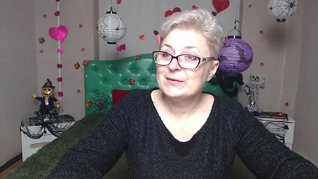 Snapshot of EmiliaGree chatting on November 14, 6:06 pm EmiliaGree online show from November 14, 6:06 pm