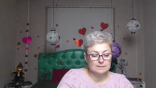 Snapshot of EmiliaGree chatting on November 15, 6:04 pm EmiliaGree online show from November 15, 6:04 pm