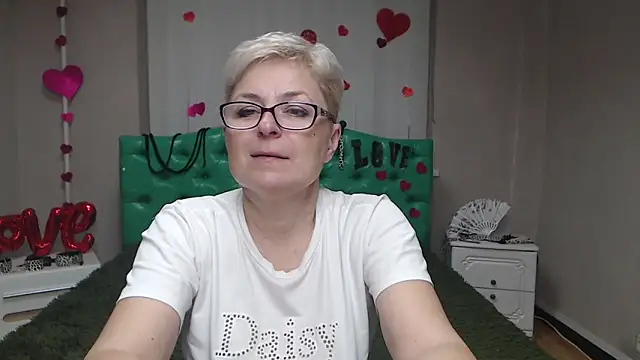 Snapshot of EmiliaGree chatting on November 19, 6:19 pm EmiliaGree online show from November 19, 6:19 pm