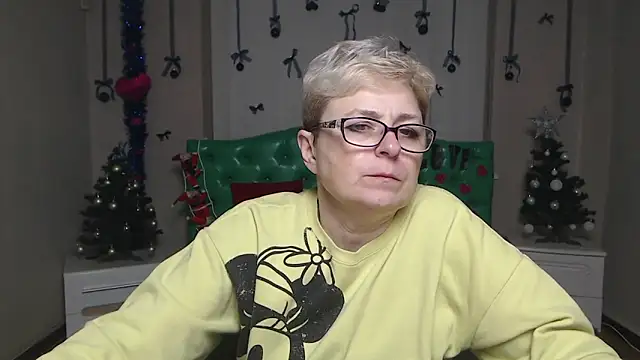 EmiliaGree online show from December 15, 6:01 pm