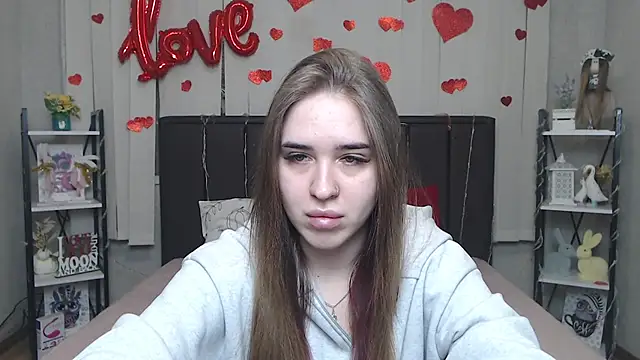 LauraHlot online show from March 6, 6:15 pm