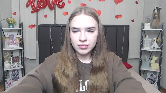 LauraHlot online show from April 11, 5:50 pm