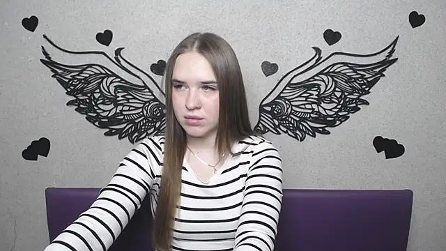 LauraHlot online show from April 18, 5:17 pm