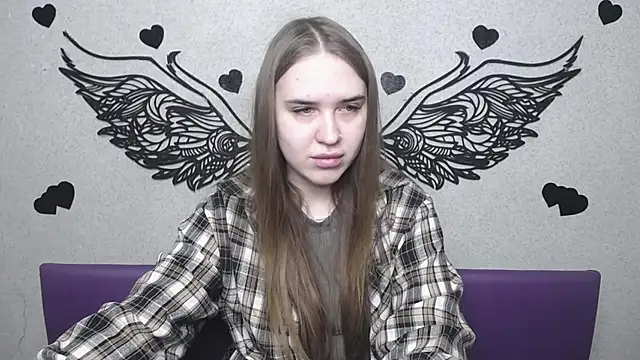 Snapshot of LauraHlot chatting on April 22, 5:43 am LauraHlot online show from April 22, 5:43 am
