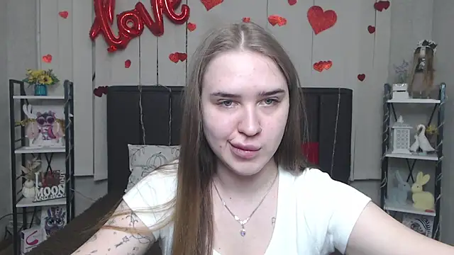 Snapshot of LauraHlot chatting on May 1, 5:39 pm LauraHlot online show from May 1, 5:39 pm