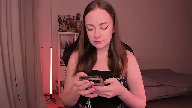 WalkingGirl online show from February 4, 6:06 pm