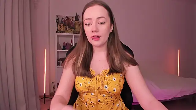 WalkingGirl online show from February 8, 6:22 pm