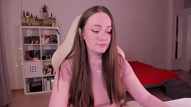 WalkingGirl online show from September 28, 7:19 pm