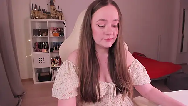 WalkingGirl online show from October 1, 8:59 pm