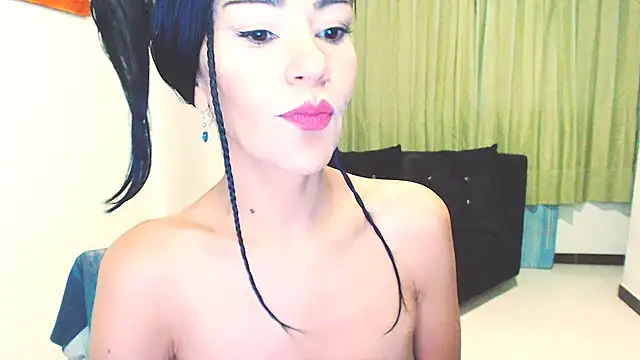 Snapshot of Stephanie520 chatting on January 17, 8:24 am Stephanie520 online show from January 17, 8:24 am