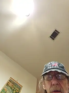 Snapshot of coolbrease10 chatting on January 9, 7:37 pm coolbrease10 online show from January 9, 7:37 pm