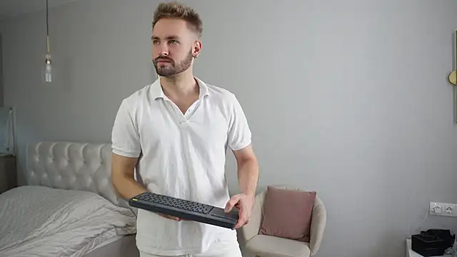 Nik Sharp online show from April 14, 8:31 am