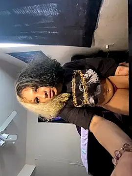 Creolegirl19 online show from November 16, 7:19 pm