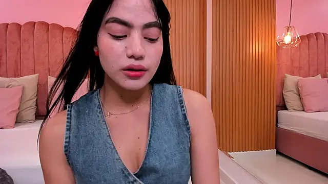 ariel jonees online show from December 12, 5:04 pm