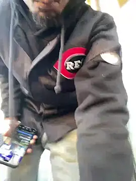 Snapshot of MobyDxck chatting on December 21, 2:04 pm MobyDxck online show from December 21, 2:04 pm