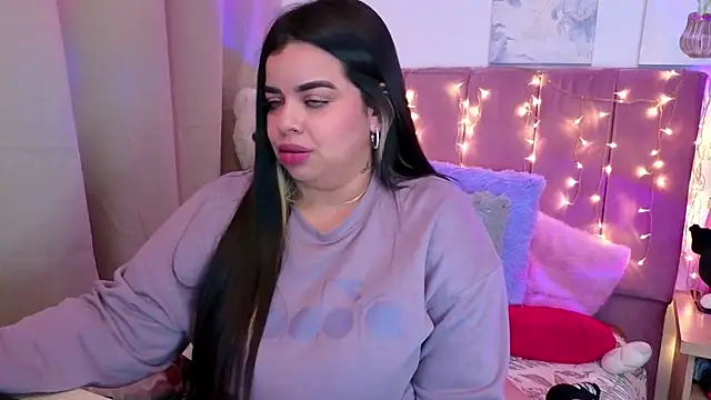 MiahJoness online show from November 10, 10:31 pm