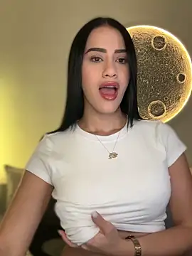 Snapshot of SarahhSmitth1 chatting on February 5, 11:09 pm SarahhSmitth1 online show from February 5, 11:09 pm