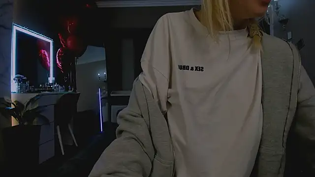 lilyvibe online show from February 22, 3:25 pm