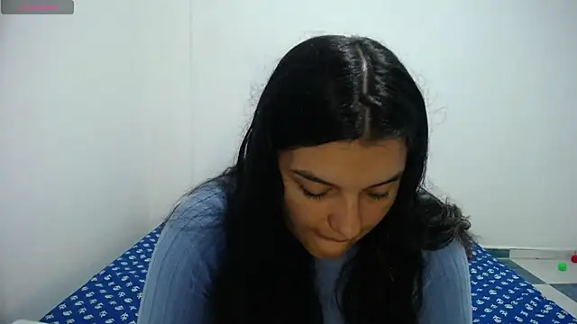 Snapshot of Laurenkenner_ chatting on December 17, 7:37 pm Laurenkenner online show from December 17, 7:37 pm