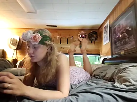 Ryan and Aurora online show from June 4, 6:47 pm