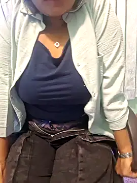 Snapshot of N-Natasha chatting on December 28, 4:30 pm N-Natasha online show from December 28, 4:30 pm