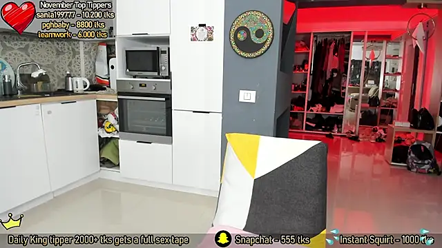 AmySuperHeroes online show from November 17, 1:28 pm