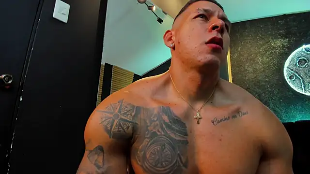 Snapshot of MassimoWalton2 chatting on January 10, 2:35 am MassimoWalton2 online show from January 10, 2:35 am