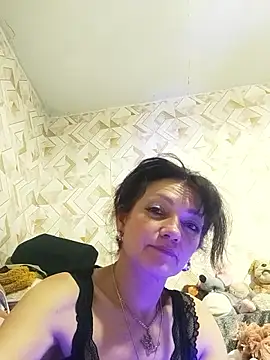 Snapshot of SweetLeila40 chatting on June 11, 12:32 am SweetLeila40 online show from June 11, 12:32 am