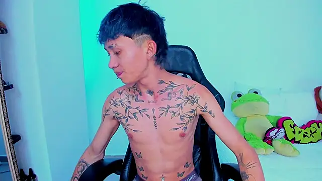 juniior 2311  online show from October 25, 6:02 pm