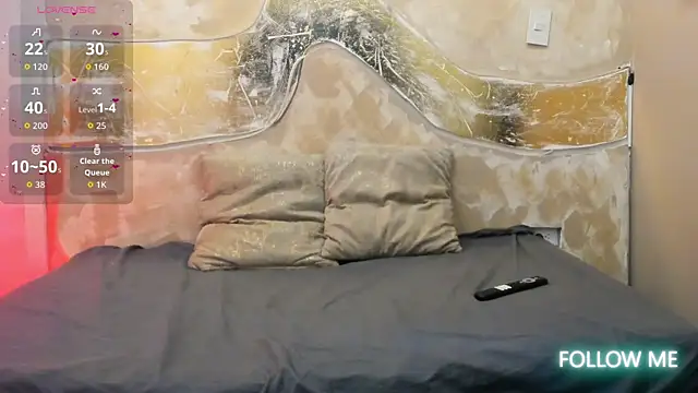 melaniecooperr online show from October 19, 3:18 am