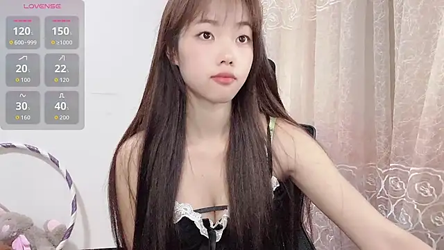 Snapshot of Lvy--v chatting on November 1, 10:45 pm Lvy--v online show from November 1, 10:45 pm