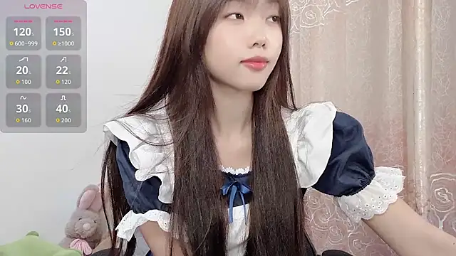 Snapshot of Lvy--v chatting on November 18, 10:47 pm Lvy--v online show from November 18, 10:47 pm