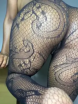 Snapshot of incognitobdy chatting on December 16, 1:21 am incognitobdy online show from December 16, 1:21 am