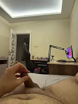 31cektirenbatuu online show from April 18, 9:37 pm