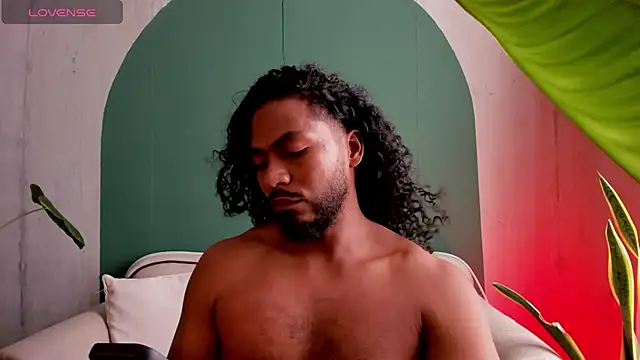 noah jones   online show from April 22, 8:21 pm