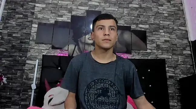 salvadorgomezx online show from December 12, 10:42 pm