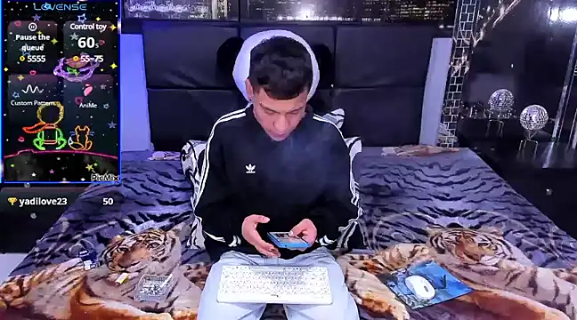 salvadorgomezx online show from December 13, 6:00 am