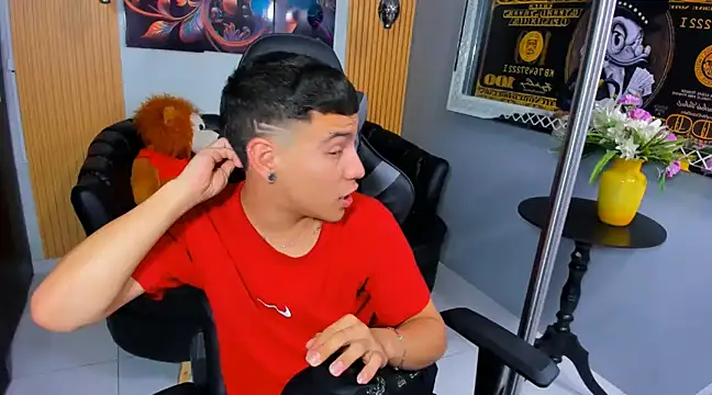 salvadorgomezx online show from December 17, 10:54 pm