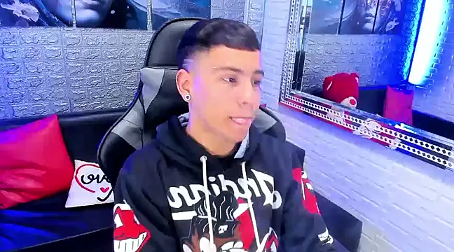 salvadorgomezx online show from December 19, 7:51 pm