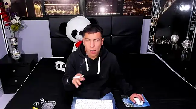 salvadorgomezx online show from December 27, 7:57 pm