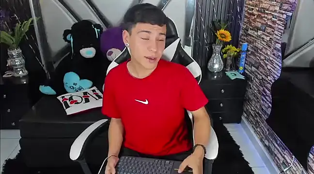 salvadorgomezx online show from January 21, 11:03 am