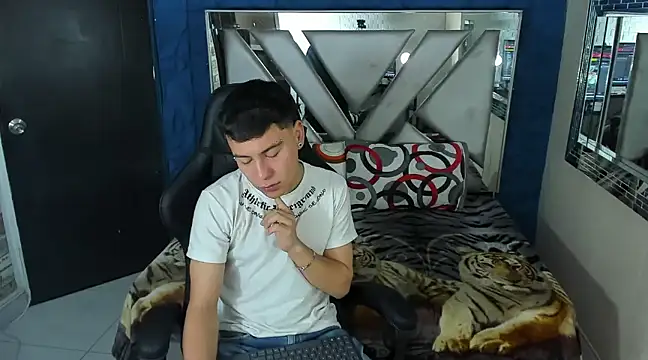 salvadorgomezx online show from January 23, 12:52 pm