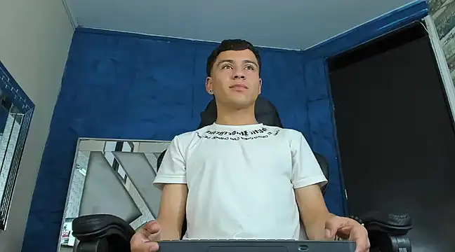 salvadorgomezx online show from January 23, 6:56 pm